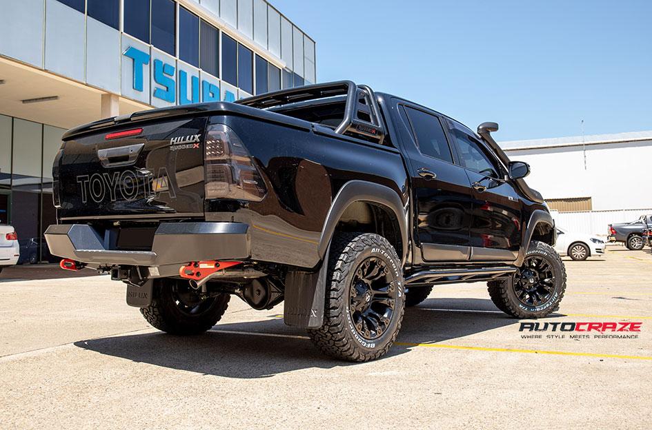 TOYOTA HILUX N80 4WD VAPOR MATTE BLACK
